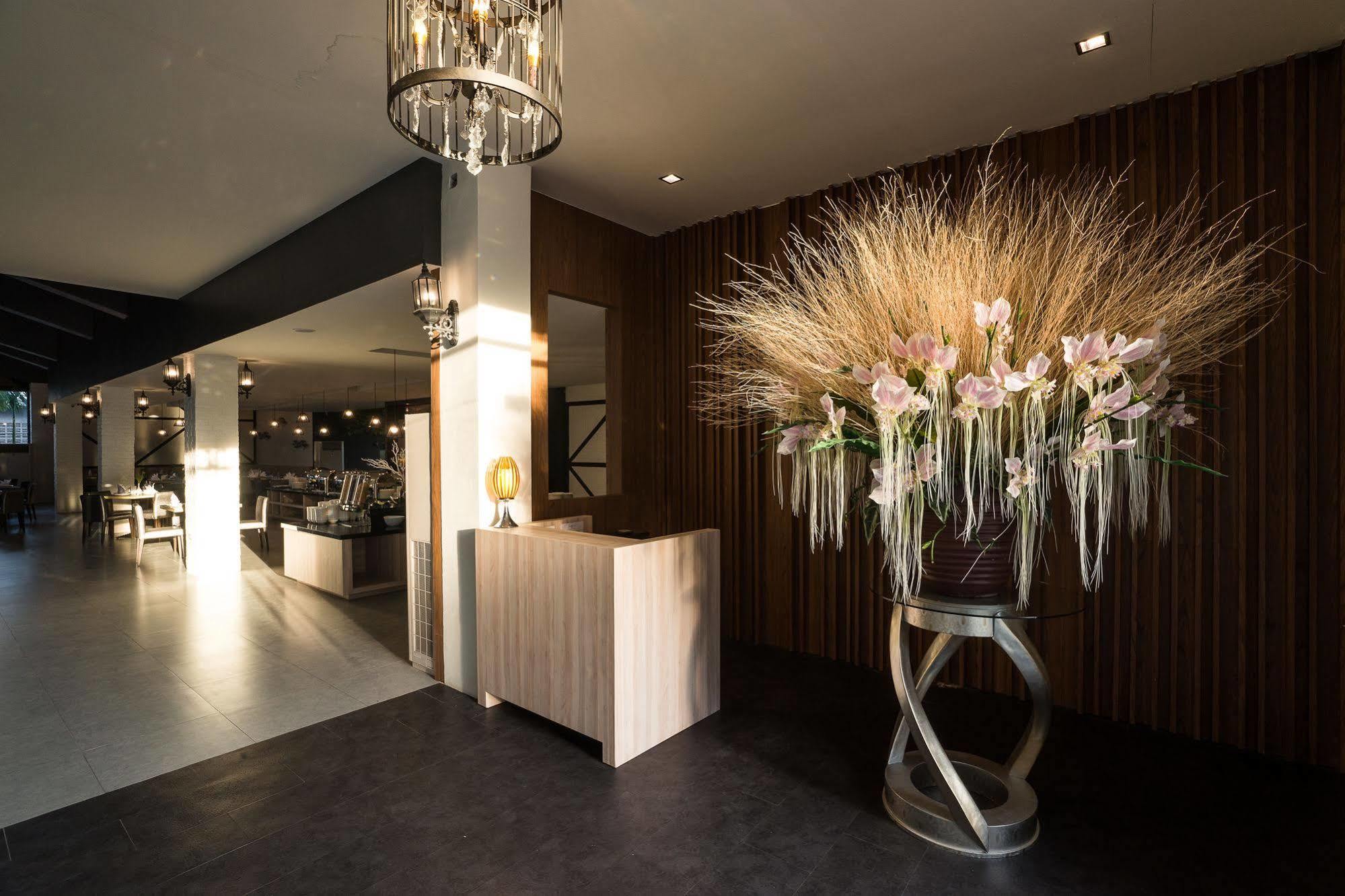 Ivory Villa City Bang Lamung Exteriör bild